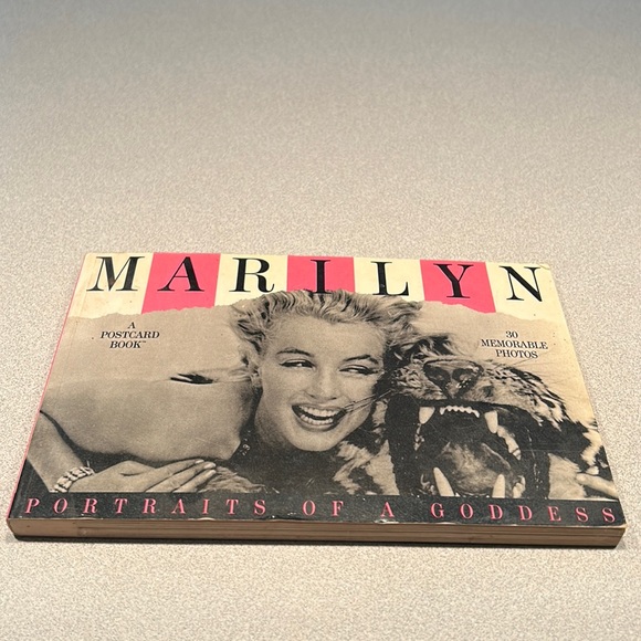 COPY - Vintage Marilyn Monroe 30 Postcards Book - Picture 1 of 12